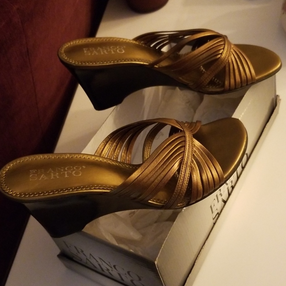 Shoes - Picture 4 of 5